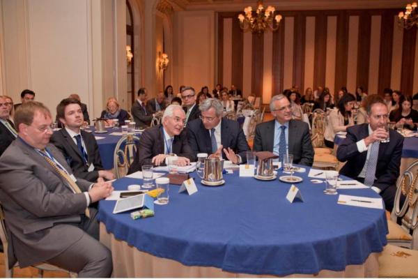 Προσωπικότητες από τον νομικό και επιχειρηματικό κόσμο συμμετείχαν στο συνέδριο με θέμα τον επενδυτικό κίνδυνο και τη διεθνή επίλυση διαφορών