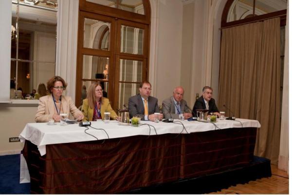 Προσωπικότητες από τον νομικό και επιχειρηματικό κόσμο συμμετείχαν στο συνέδριο με θέμα τον επενδυτικό κίνδυνο και τη διεθνή επίλυση διαφορών