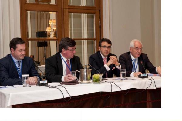 Προσωπικότητες από τον νομικό και επιχειρηματικό κόσμο συμμετείχαν στο συνέδριο με θέμα τον επενδυτικό κίνδυνο και τη διεθνή επίλυση διαφορών