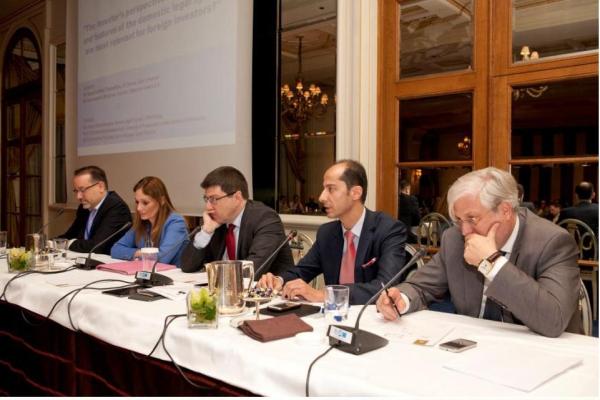 Προσωπικότητες από τον νομικό και επιχειρηματικό κόσμο συμμετείχαν στο συνέδριο με θέμα τον επενδυτικό κίνδυνο και τη διεθνή επίλυση διαφορών